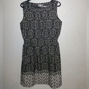 Sleeveless Black and White Printed Midi Dress